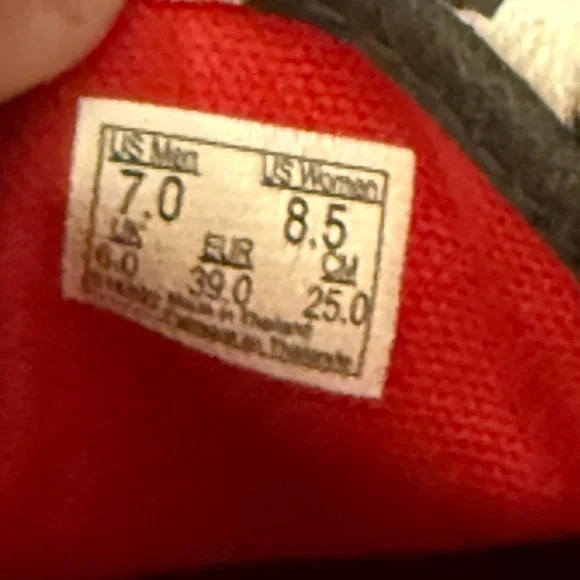 Vans Red and Black Minnie Mouse Sneakers - Picture 2 of 2